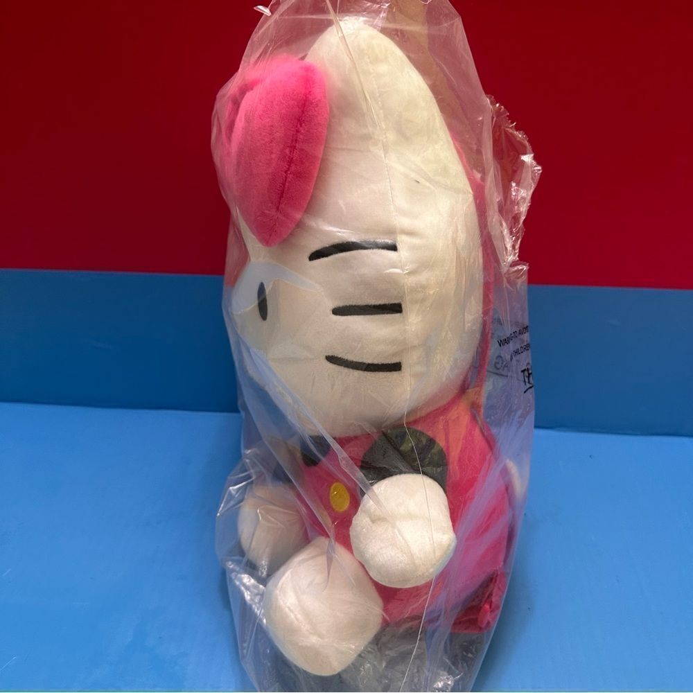 Hello Kitty soft plush Backpack - Picture 6 of 7